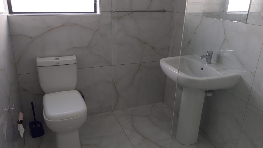 To Let 4 Bedroom Property for Rent in Laguna Sands Western Cape